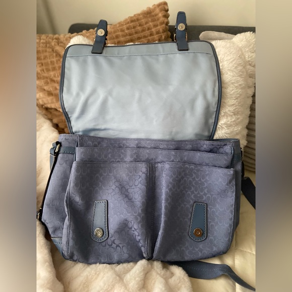 AUTHENTIC COACH BLUE CANVAS AND LEATHER
SIGNATURE LAPTOP BAG - Picture 3 of 10